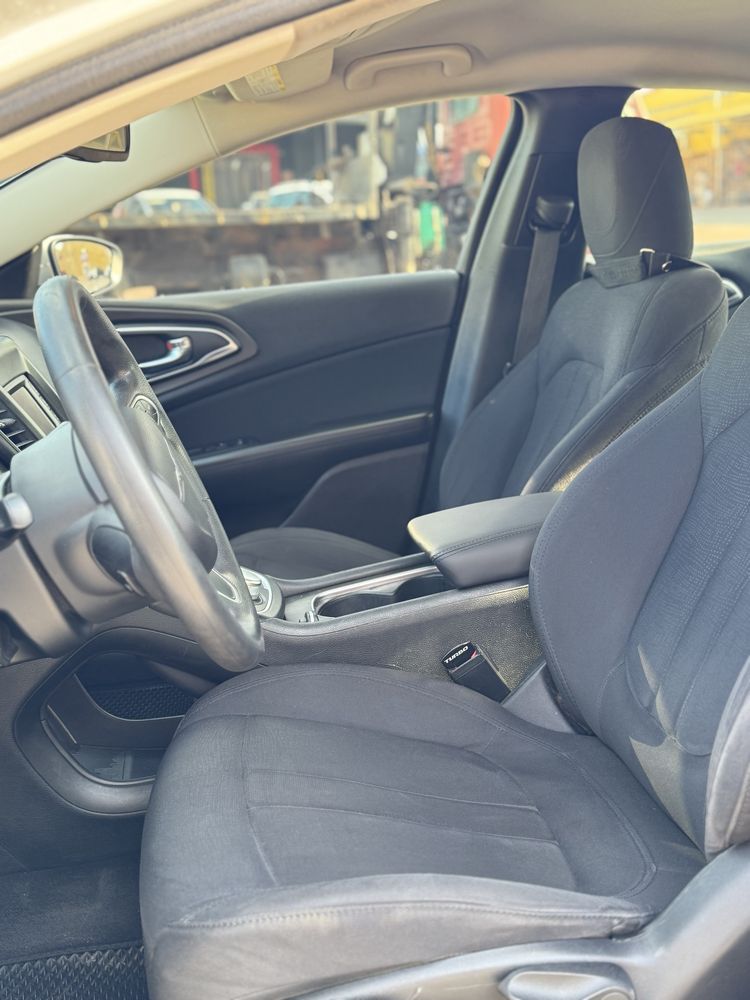 Продам Chrysler 200