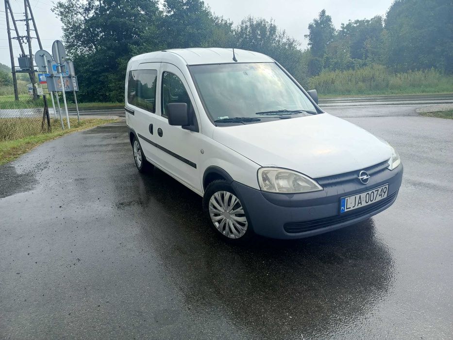 Sprzedam Opel  Combo rok 2010 bez rdzy  do jazdy Klima