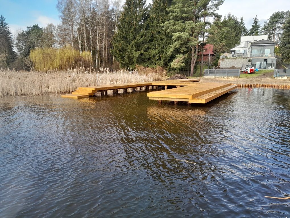 Budowa pomostów drewnianych wbijanie pali