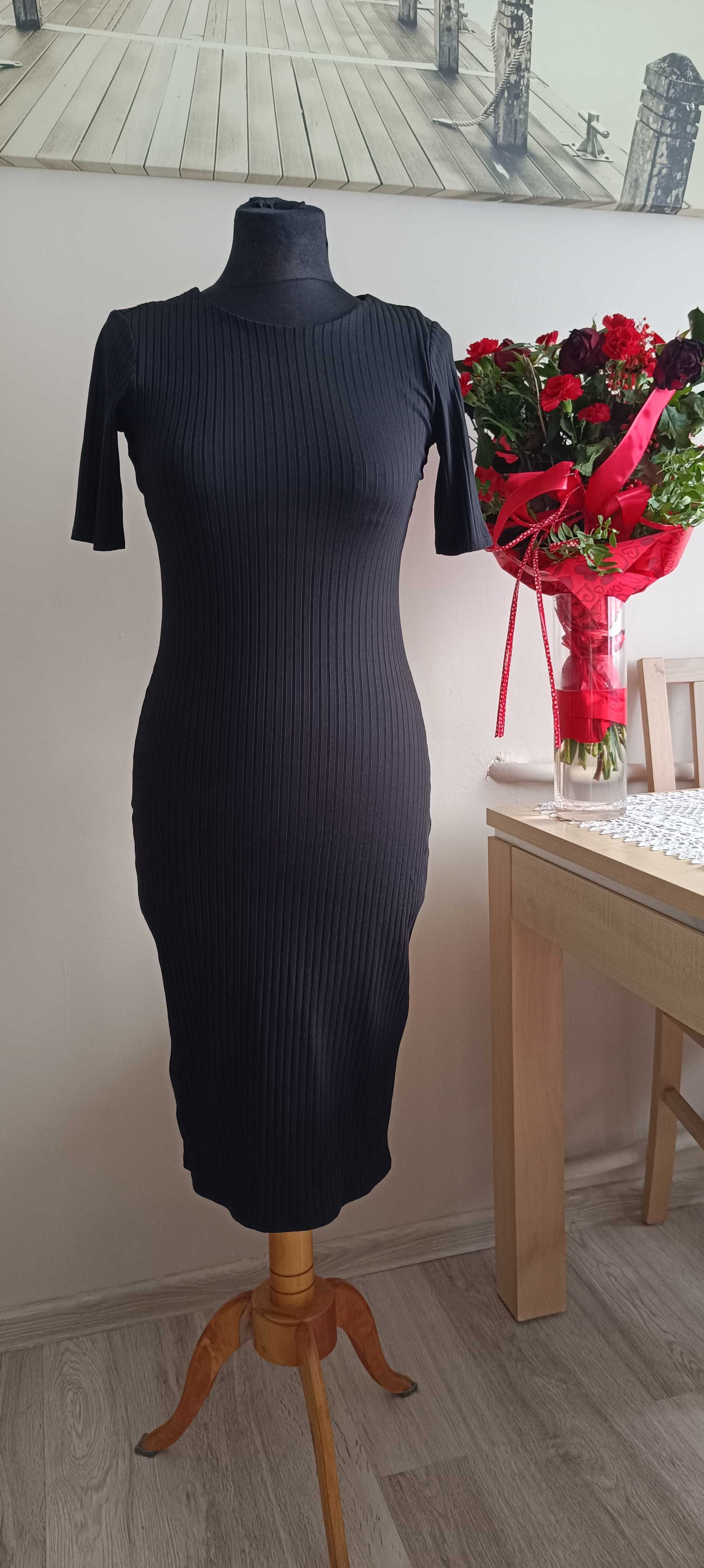 Damska czarna dopasowana sukienka XS