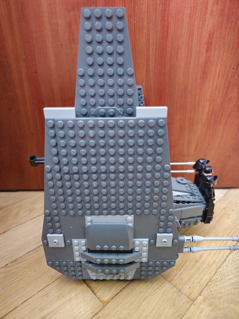 LEGO Star Wars Командний шаттл Кайло Рена (75104)