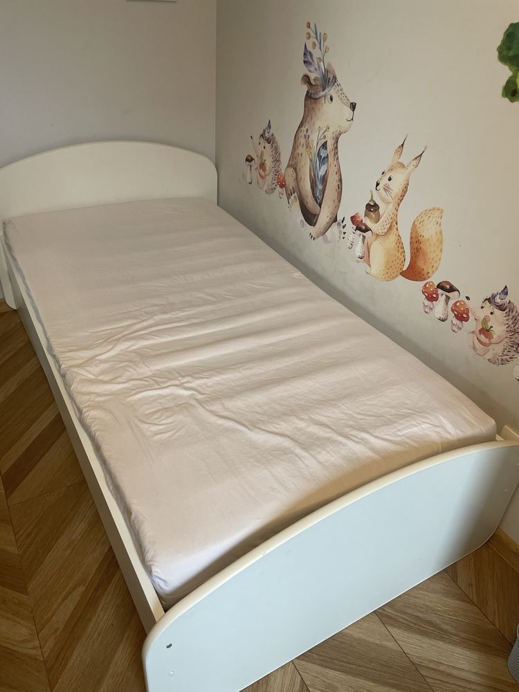 Łóżko dzieciece białe, używane.