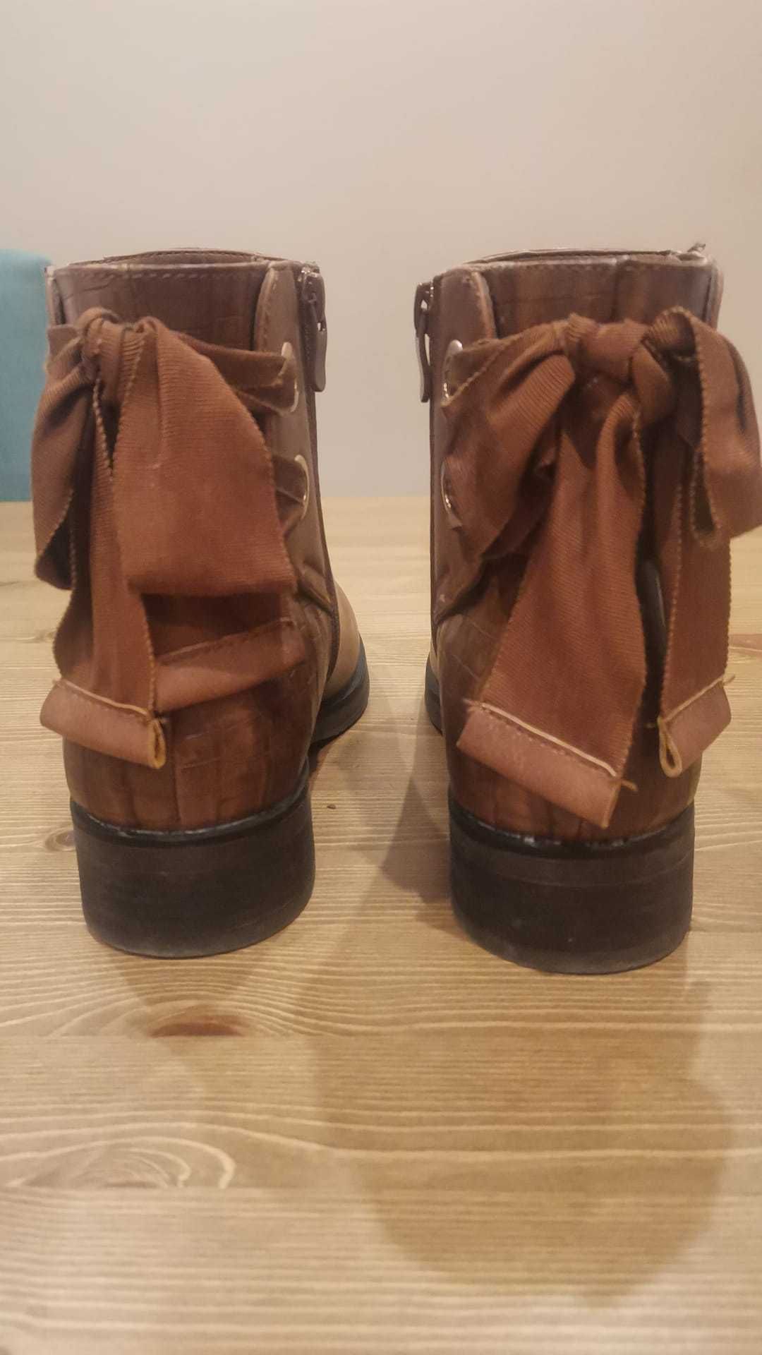 Botas senhora em pele  numero 39