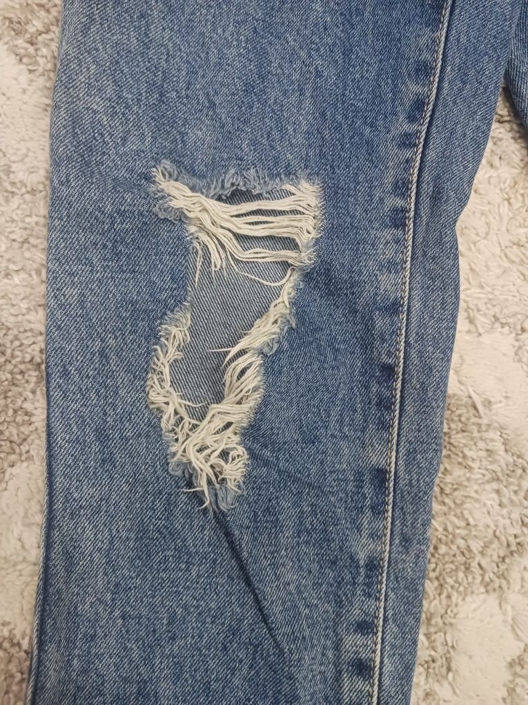 Spodnie jeans dziewczęce z dziurami roz 146 Reserved