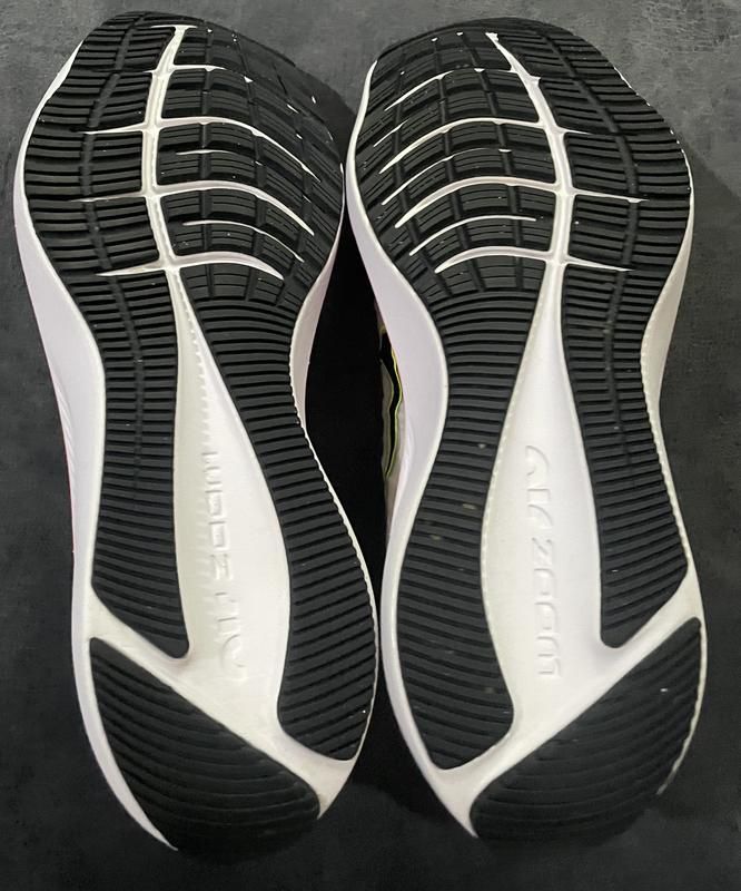 Оригінальні кросівки nike zoom winflo 8,стан нових