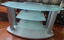 Mesa para TV com prateleiras