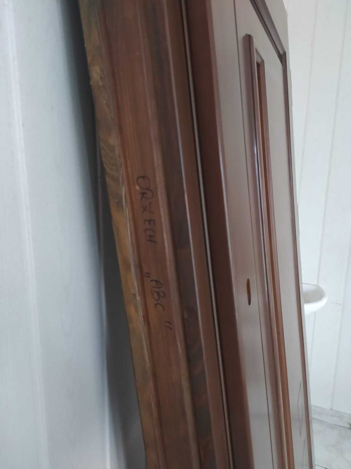 Drzwi wejściowe drewniane kolor orzech - nowe