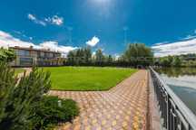 Продам шикарный  дом 450 м2 КГ Ясный Хутор Лесники на берегу озера