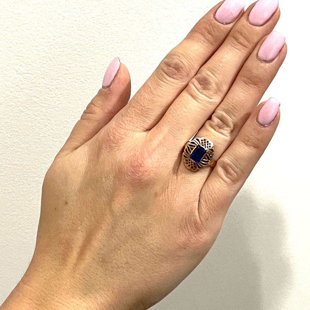 Złoty pierścionek Warmetu model B-630 niebieski kamien