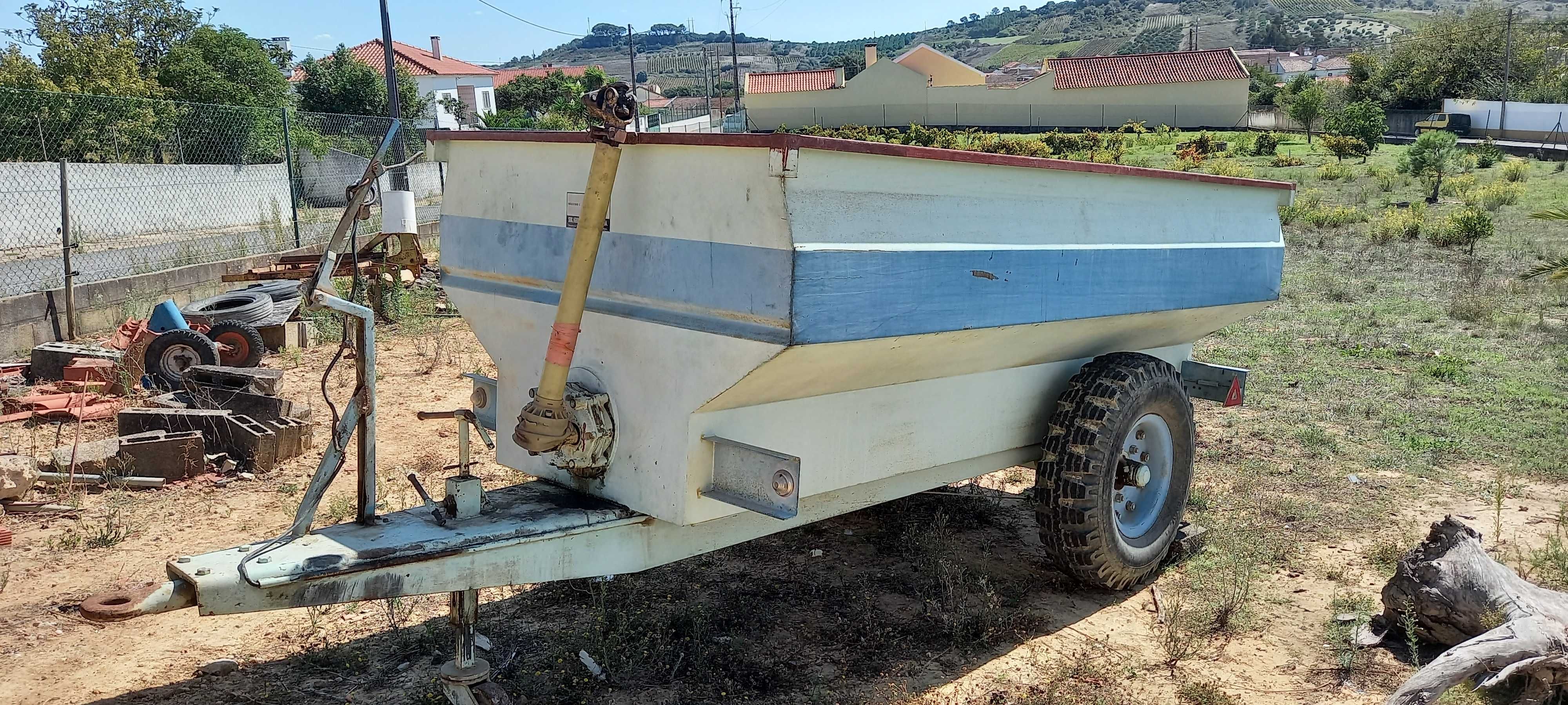 Reboque Esmagador de Uvas (senfim)