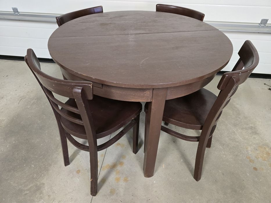 Stół z krzesłami drewniany