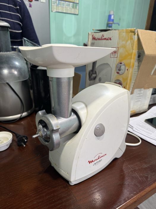 Мясорубка электрическая