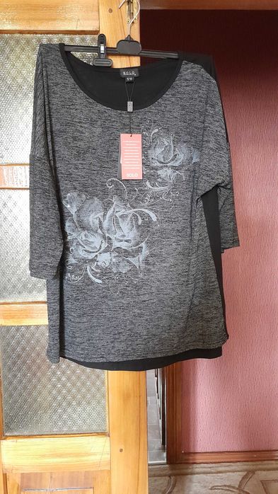 Туніка ,светр чорний спина колір чорний,спереді сірий з принто