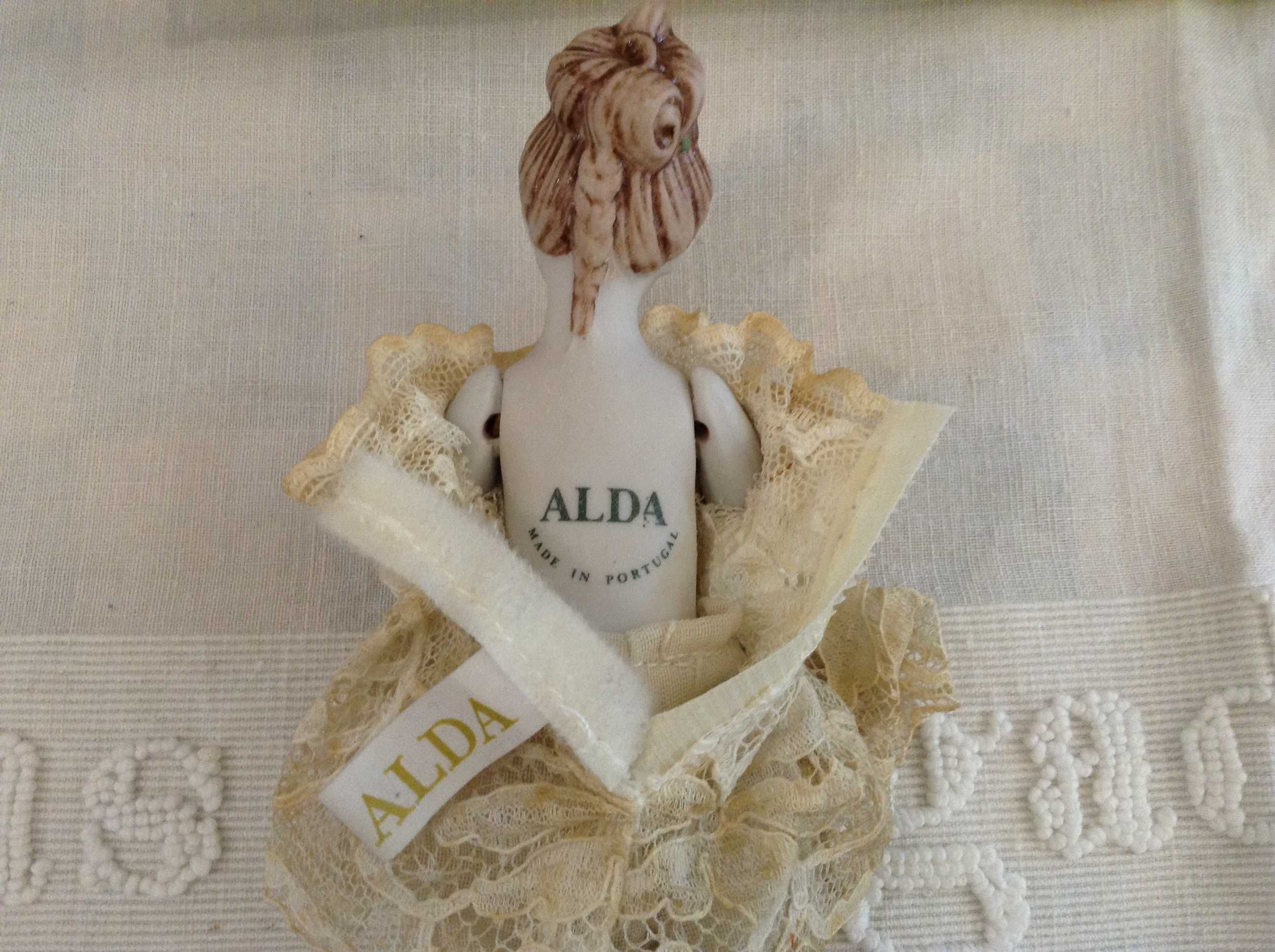 Boneca em Biscuit da marca Portuguesa ALDA - Porcelana antiga