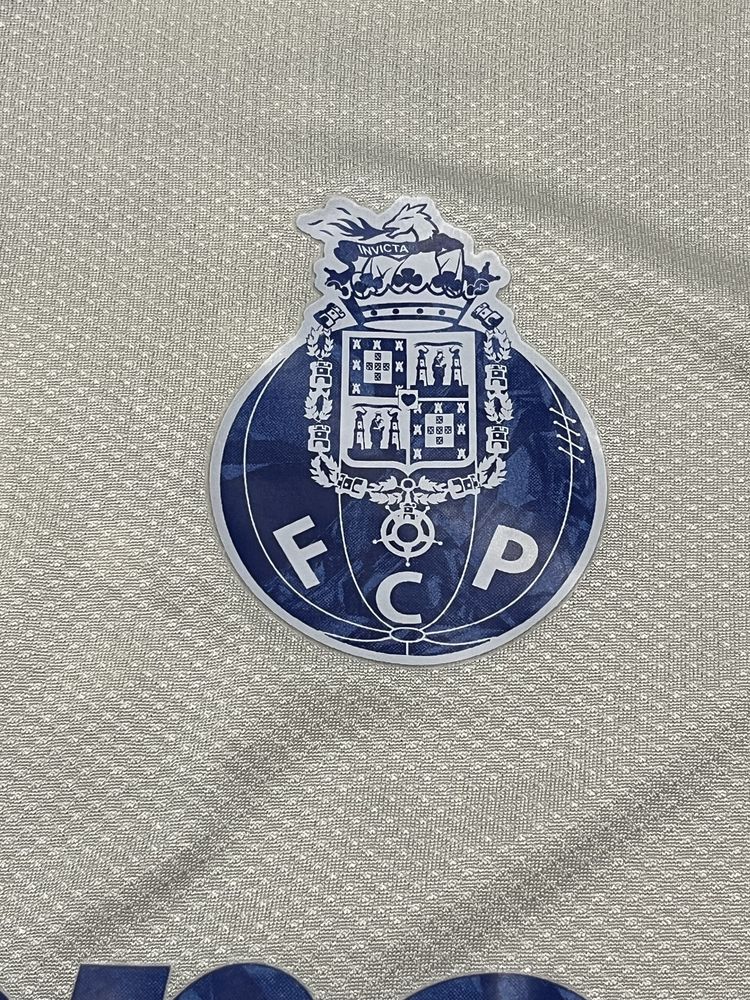 Camisola FC Porto terceiro equipamento 25/26 com “R.Mora 86” atrás