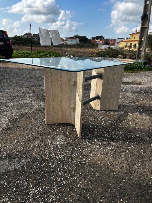 Mesa com tampo de vidro