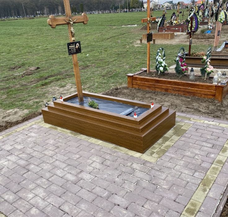 Надгробки гробівці