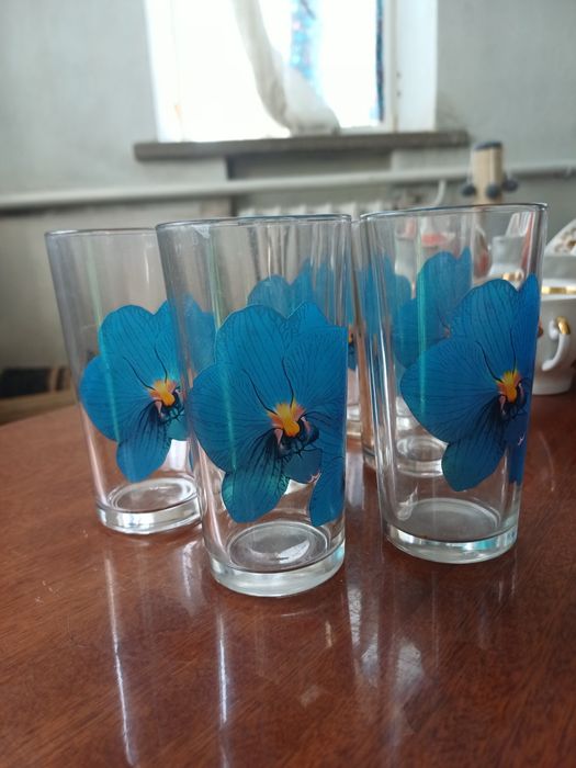 Сервіз  і стакани