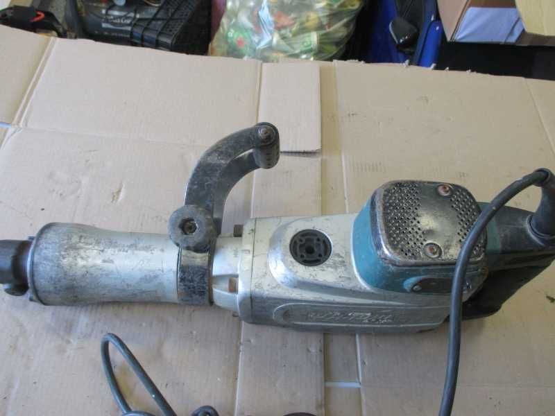 Młot kujący Makita HM1304