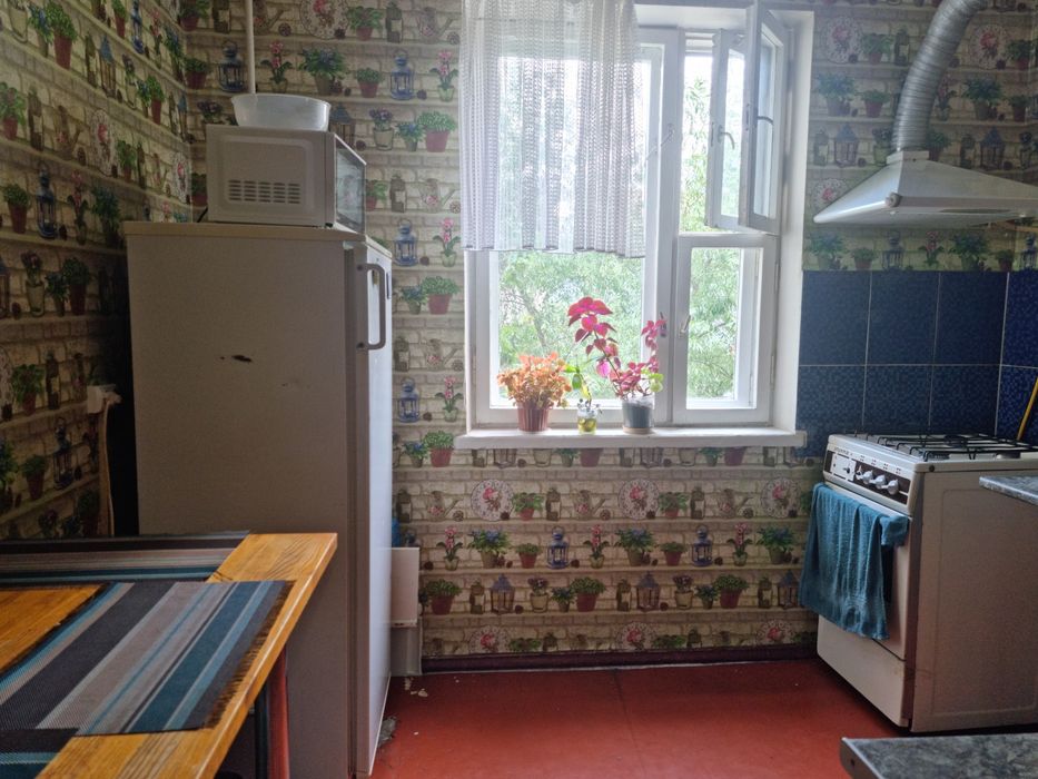 3-к квартира под жильё ,под бизнес рядом с метро. Возможен обмен.