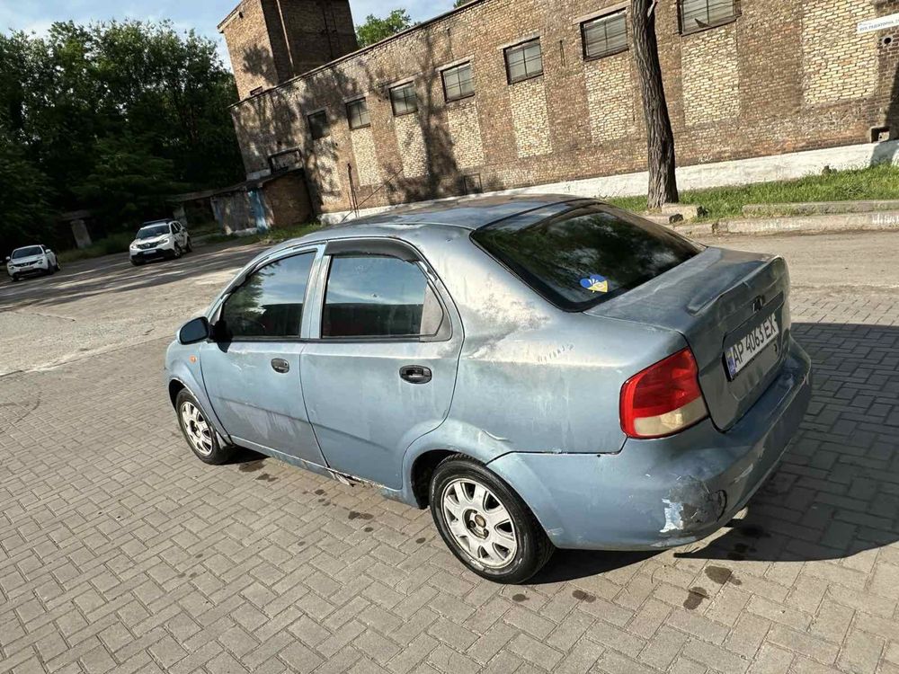 Chevrolet Aveo на ходу газ