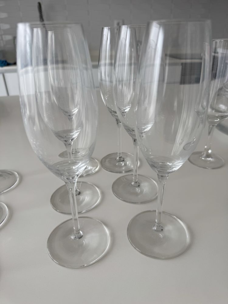 Vendo copos de vinho