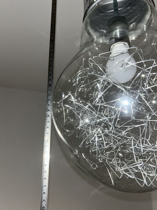 Candeeiro de teto em formato de lâmpada