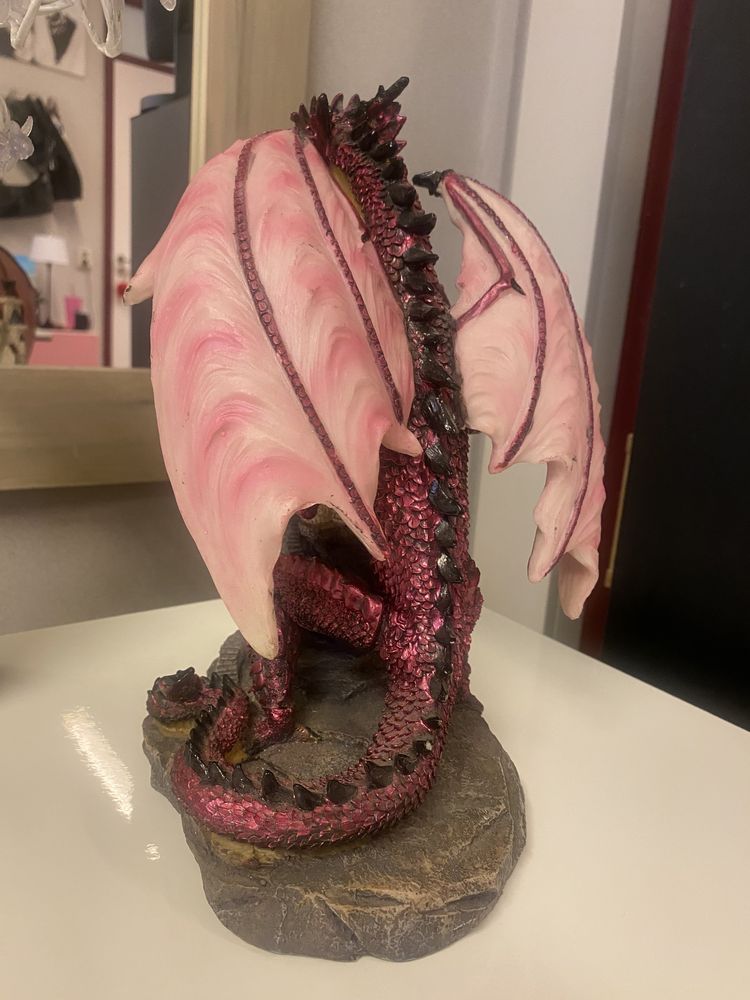 Статуетка легендарного дракона