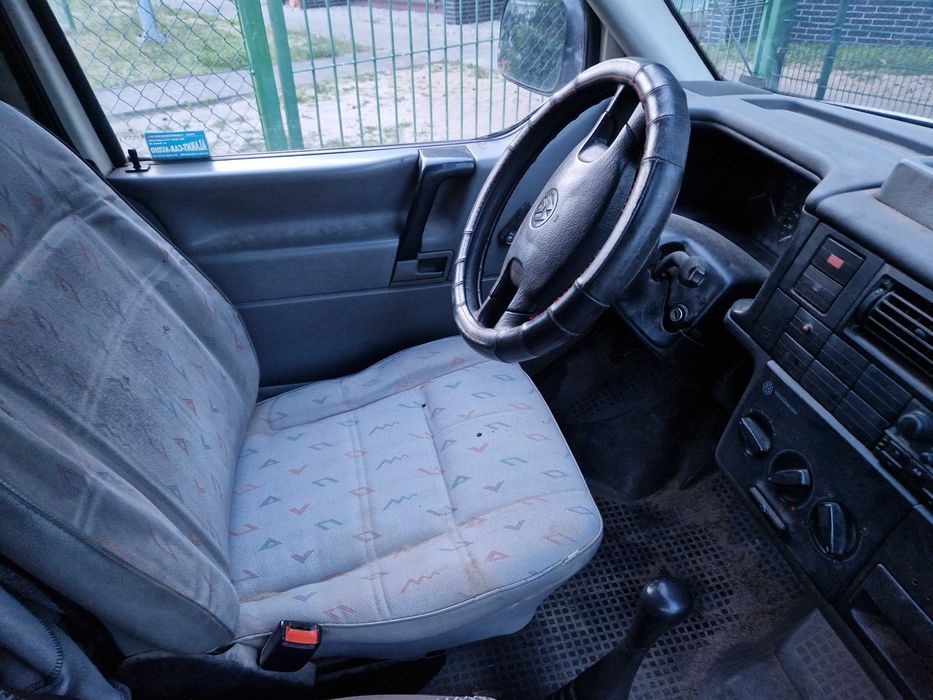 VW Transporter T4 1,9td 1998 Po blacharce progów - możliwa zamiana