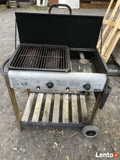 Grill gazowy ze stolikiem roboczym