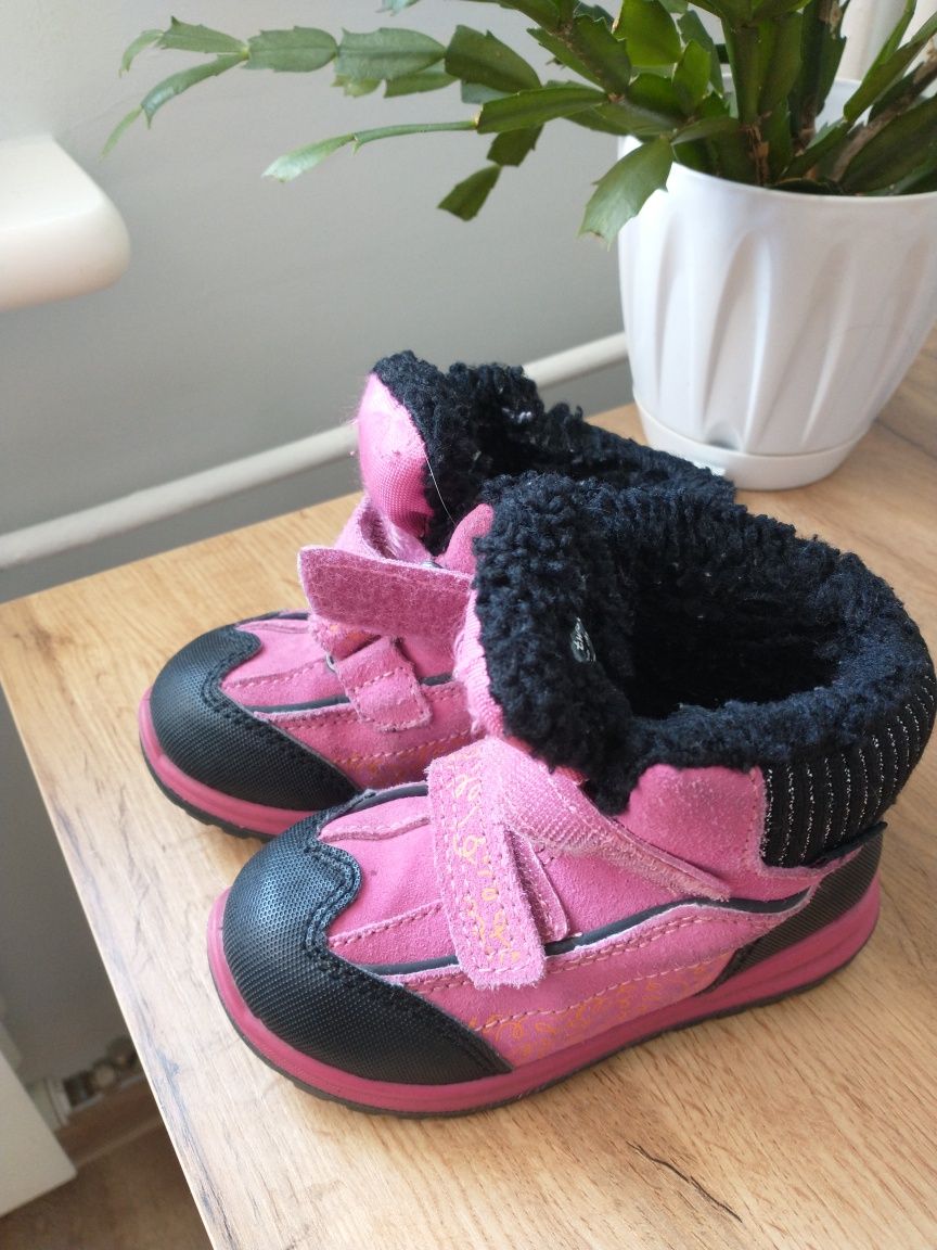 Zimowe buty dziecięce r.24 twisty