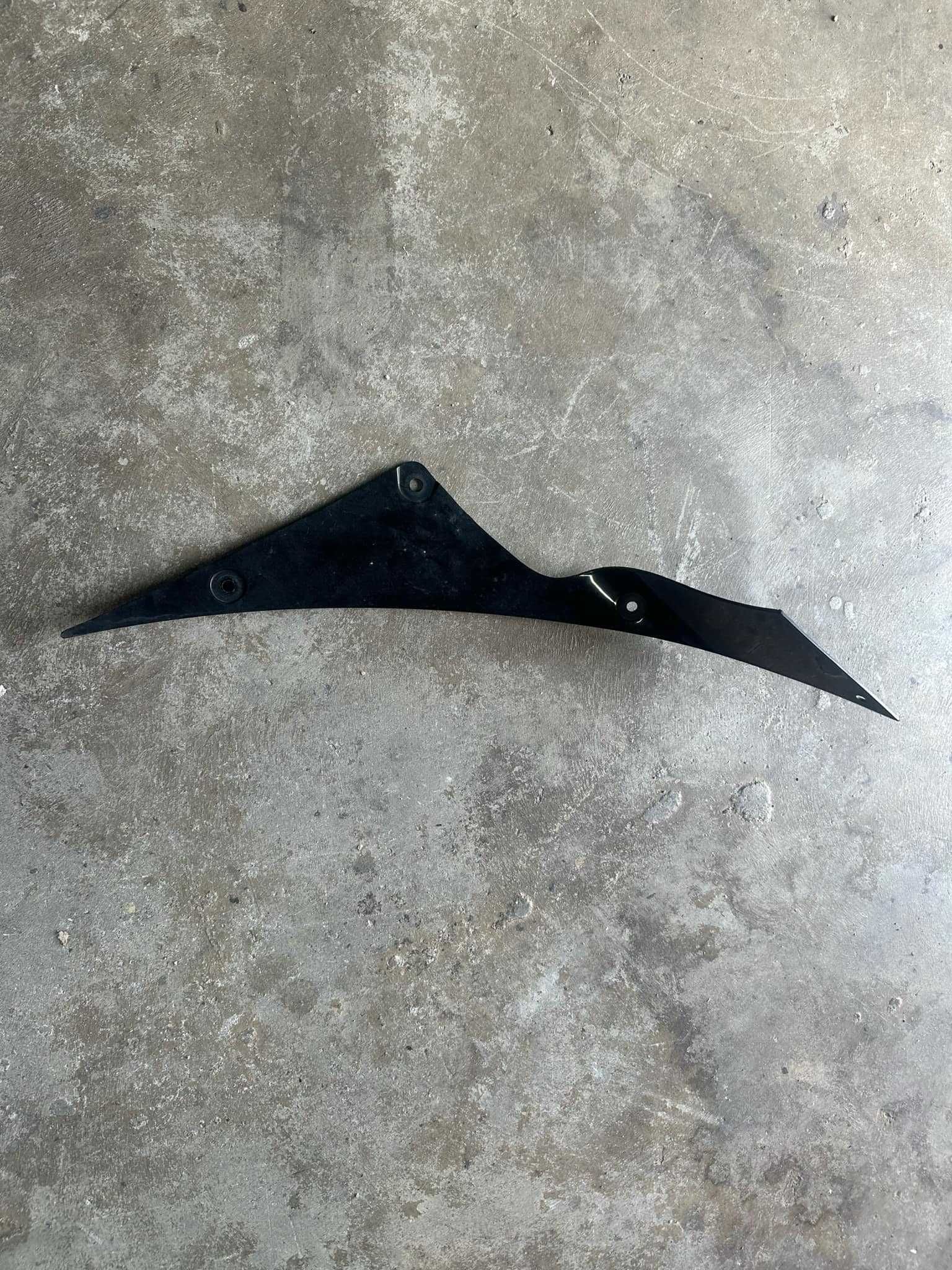Wypełnienie Czaszy Owiewki Boczka LEWE Yamaha R6 RJ05 RJ09 5SL 03-05