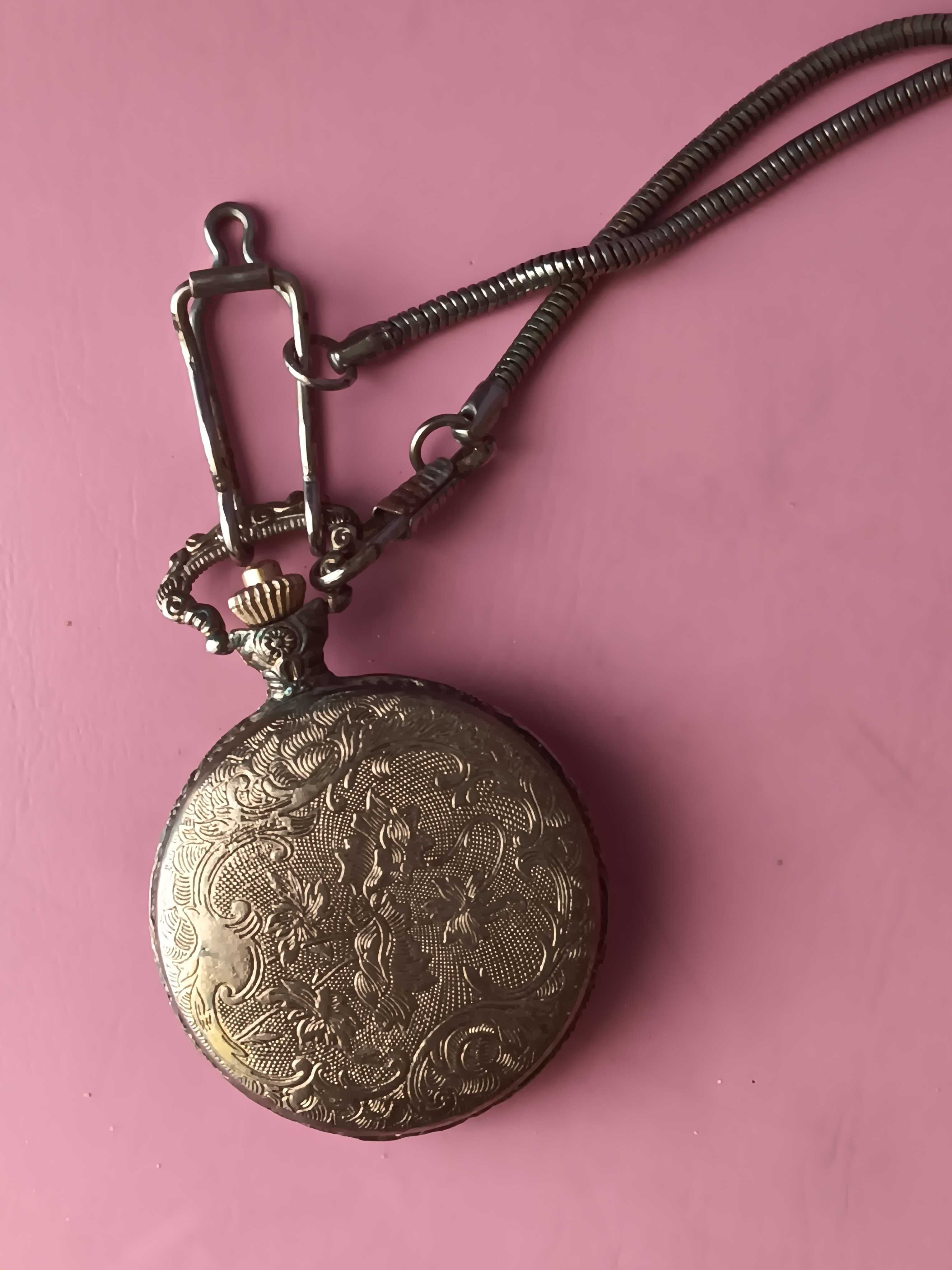 Relógio antigo de bolso a corda com corrente