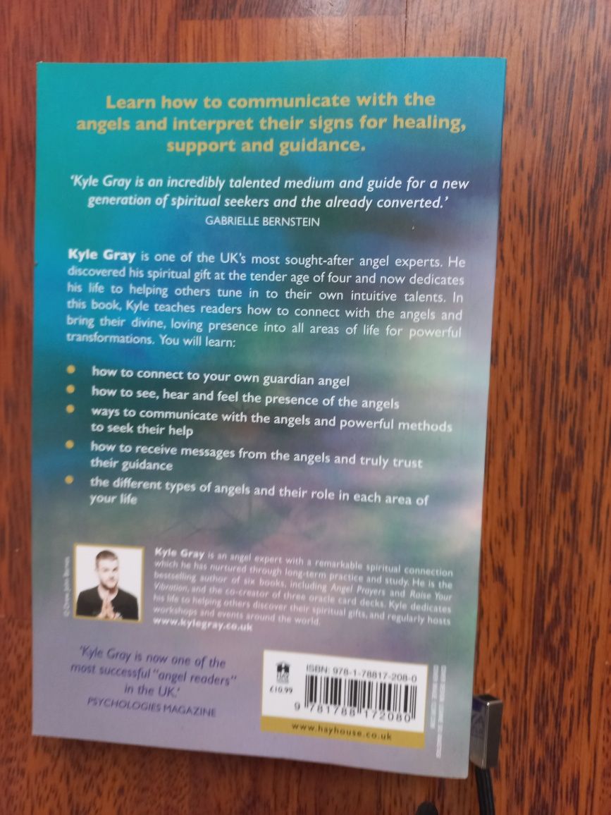 Vendo livro: Connecting with the angels