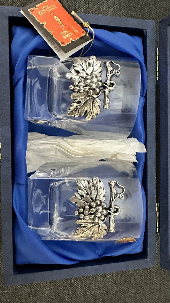 Conjunto de copos com detalhes em estanho
