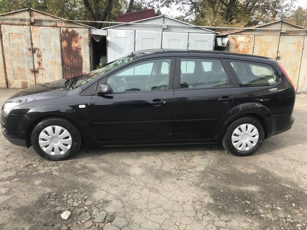 Продам автомобиль Ford Focus 1.8