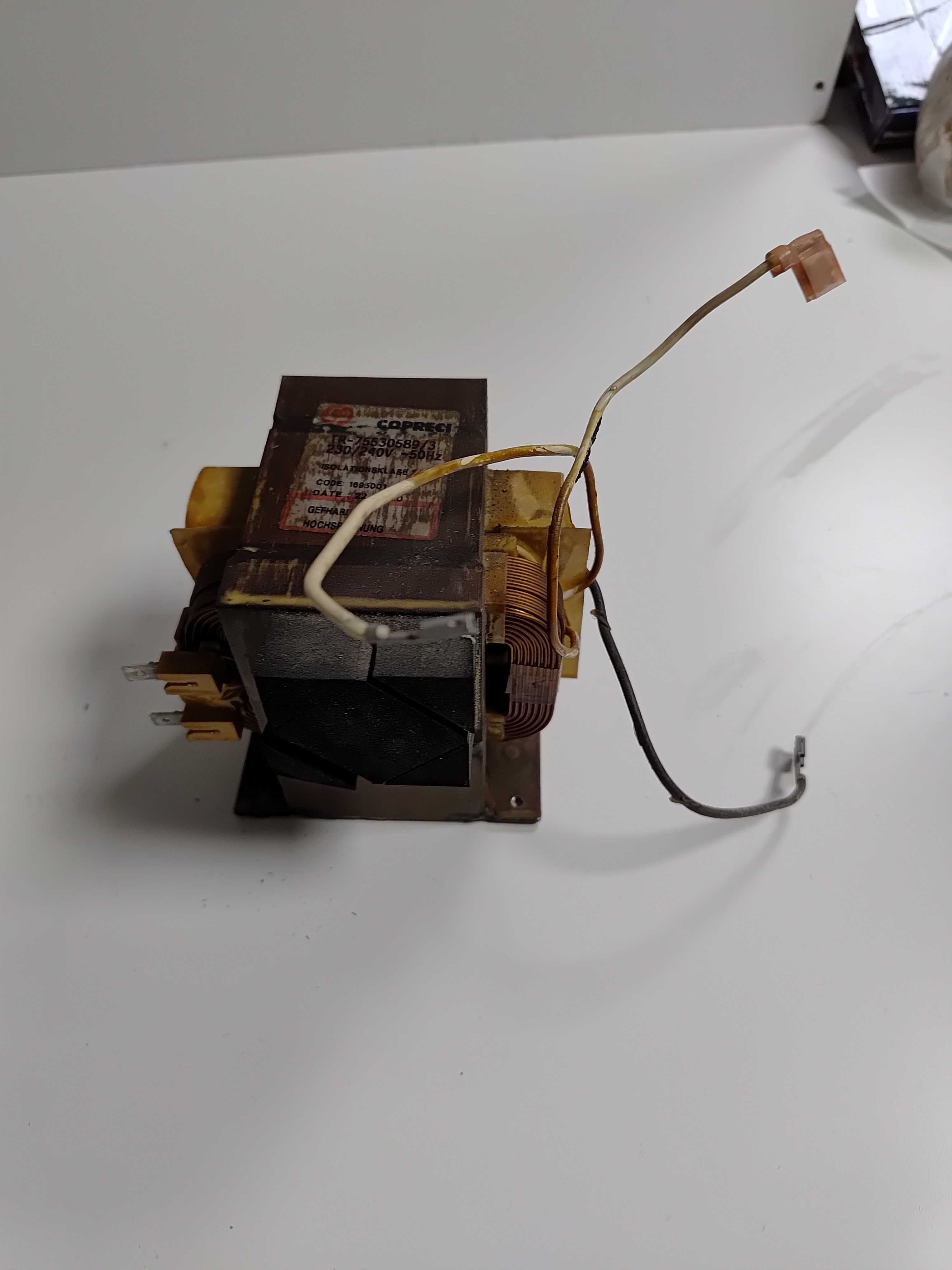Transformator trafo z kuchenki mikrofalowej Polar