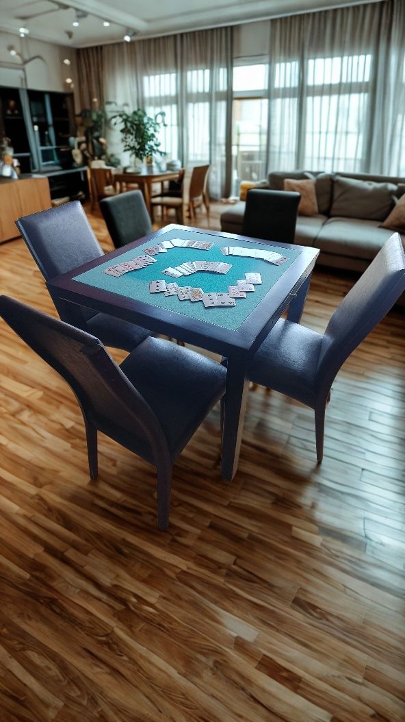 Mesa de jogo com 4 cadeiras
