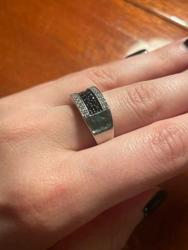 Srebrny pierścionek z cyrkoniami W. Kruk