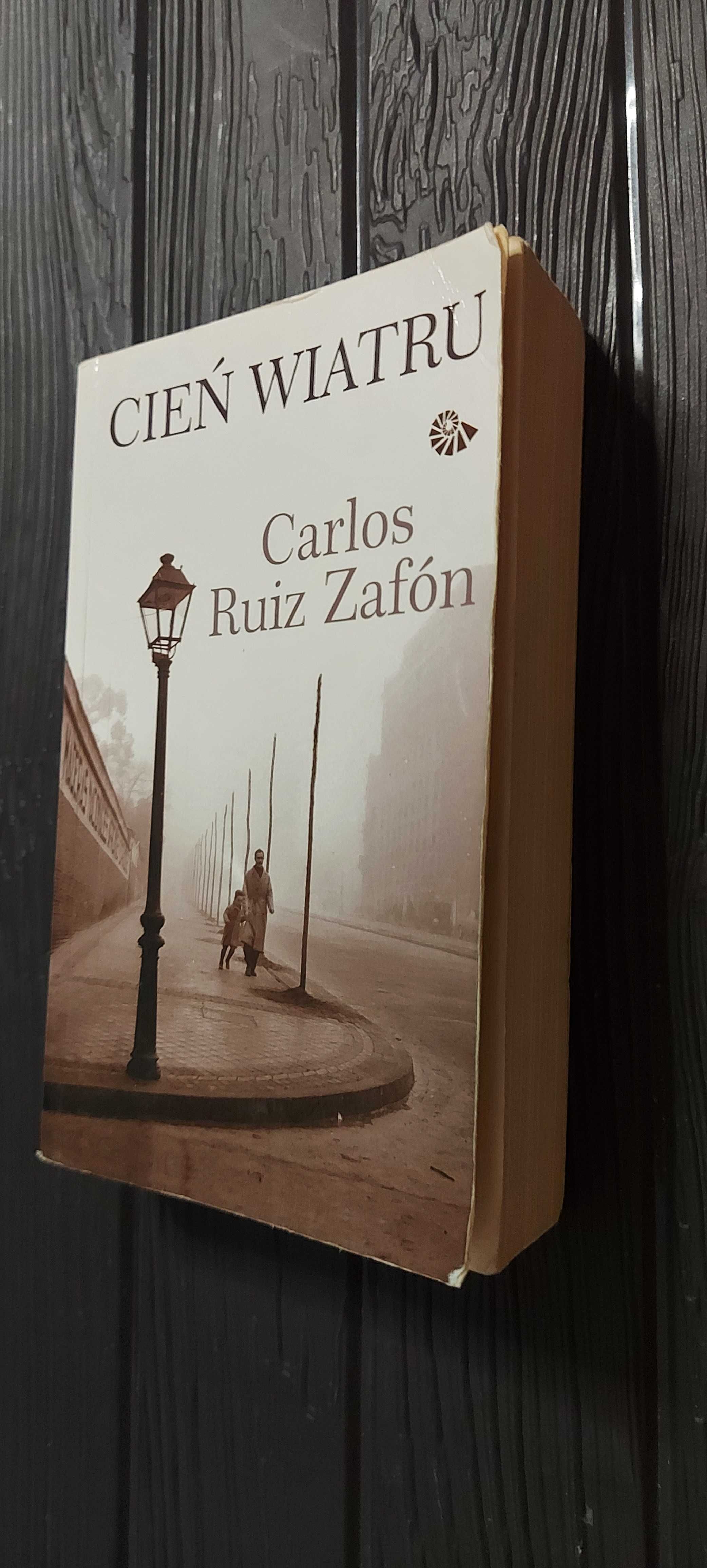 Carlos Ruiz Zafón - Cień wiatru