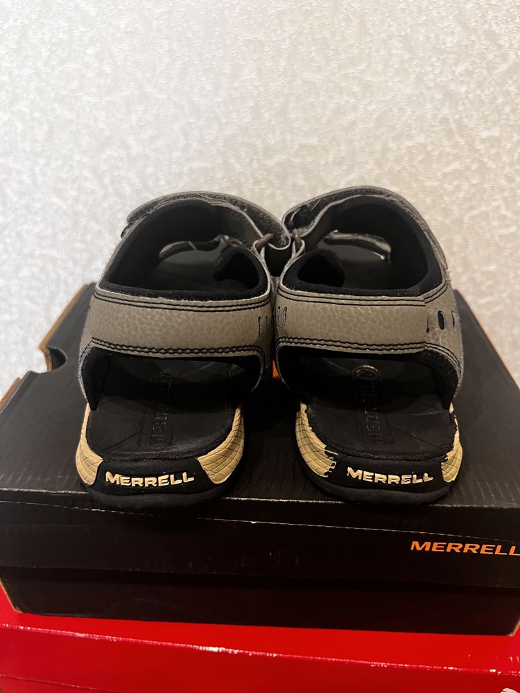 Продам сандалі Merrell