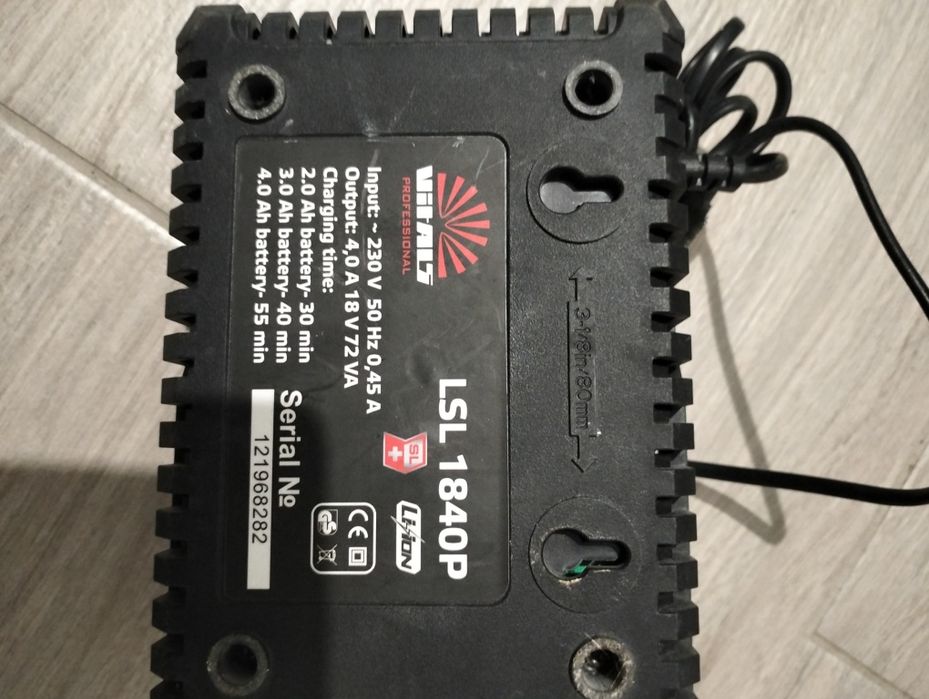 Зарядна станція та 2 акамулятора Vitals