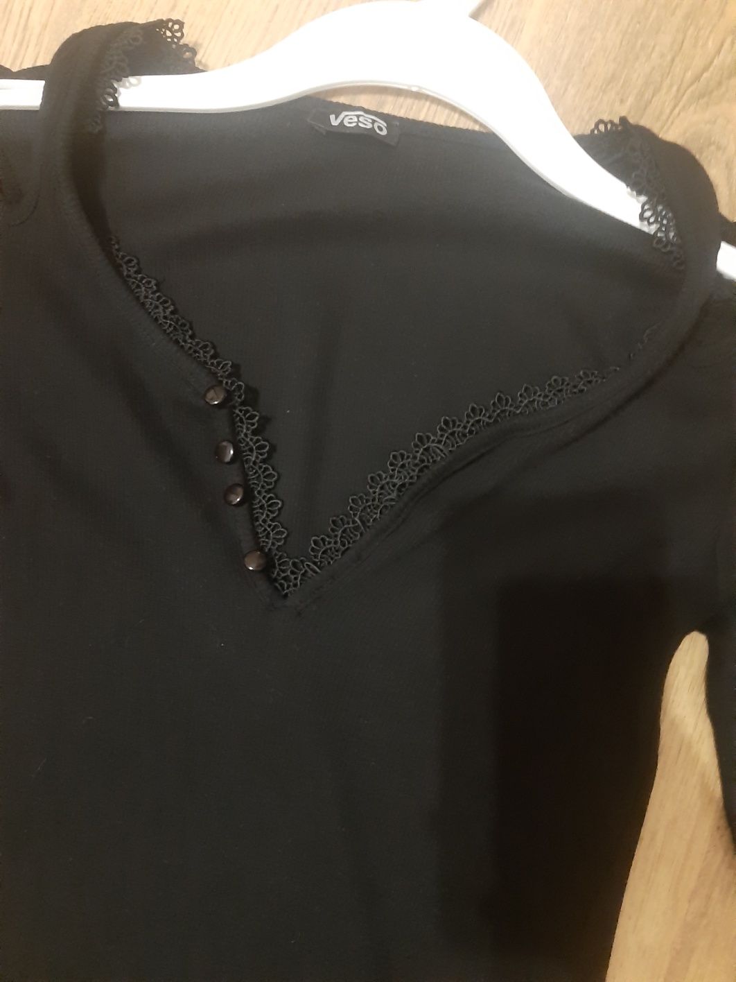 Nowa czarna bluzeczka L z ozdobnymi wycięciami