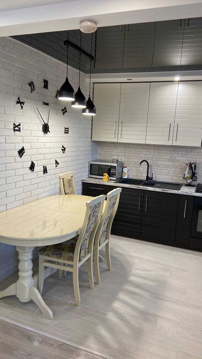 Продам 3 кімнатну квартиру 5/5 (пр-т Будівельників 32А)