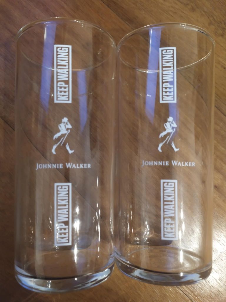 Dwie szklanki Johnnie Walker