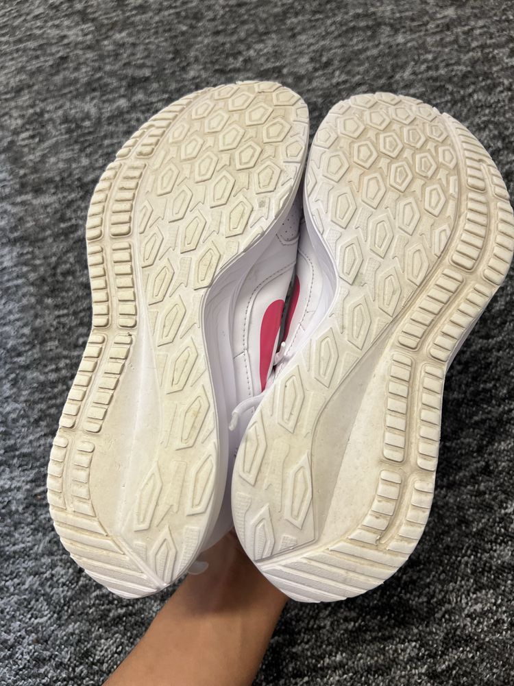 sprzedam buty Nike