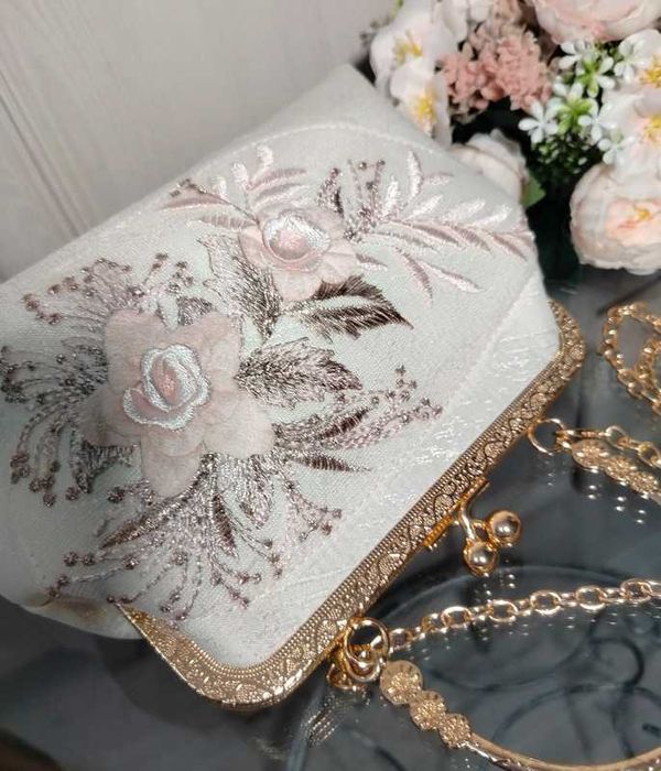 torebka wizytowa kuferek vintage lolita haftowana lolita ślub wesele