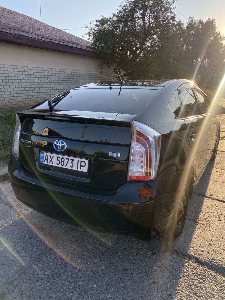 Toyota Prius 2015г