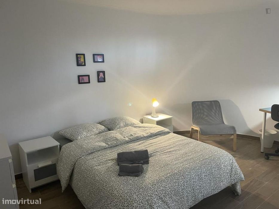 654491 - Quarto com cama de casal, com casa de...
