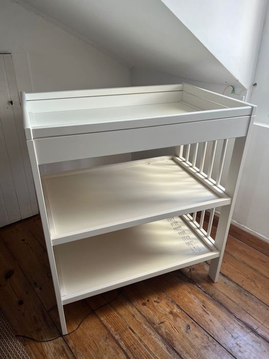 Trocador Gulliver com caixas de arrumo e muda-fraldas com capas